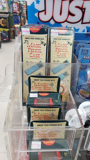 Shopping Mall «Hilltop Village Shopping Center», reviews and photos, 77 Hilltop Village Center Dr, Eureka, MO 63025, USA