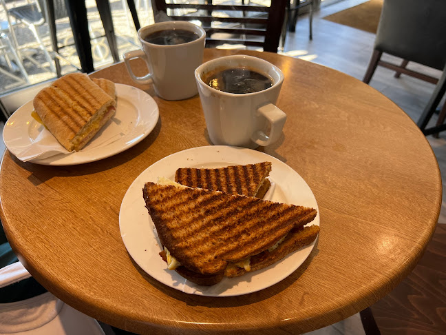 Reviews of Sid's Cafe. in Woking - Coffee shop