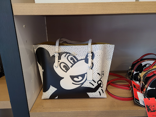 Clothing Store «Coach», reviews and photos, 1 Premium Outlet Blvd #201, Tinton Falls, NJ 07753, USA