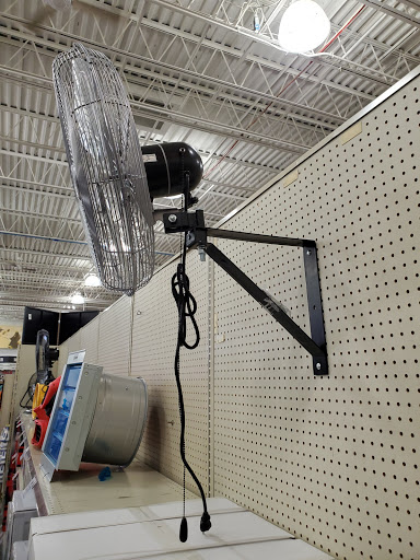 Tool Store «Northern Tool + Equipment», reviews and photos, 3906 W Hillsborough Ave, Tampa, FL 33614, USA