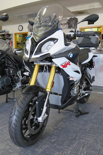 BMW Motorcycle Dealer «BMW Motorcycles of Iowa City», reviews and photos, 3 Escort Ln SW, Iowa City, IA 52240, USA