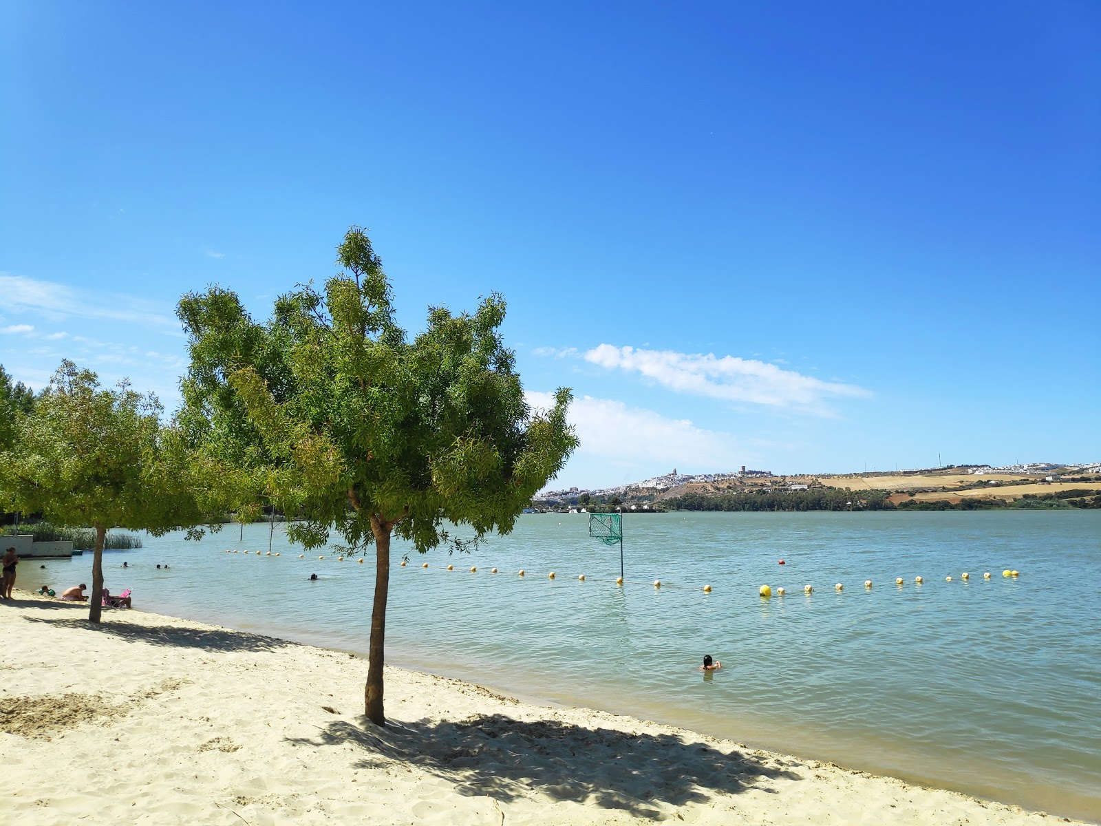 Valokuva Playa de Arcosista. pinnalla turkoosi puhdas vesi:n kanssa