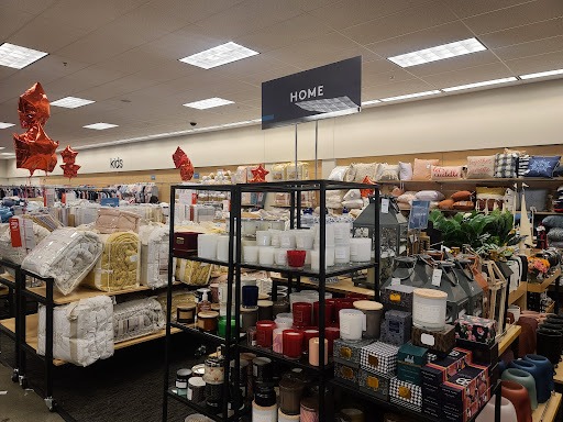 Department Store «Nordstrom Rack Burbank Empire Center», reviews and photos, 1601 N Victory Pl, Burbank, CA 91502, USA