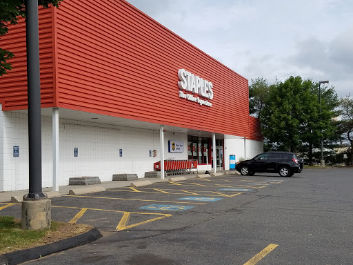 Office Supply Store «Staples», reviews and photos, 672 Queen St, Southington, CT 06489, USA