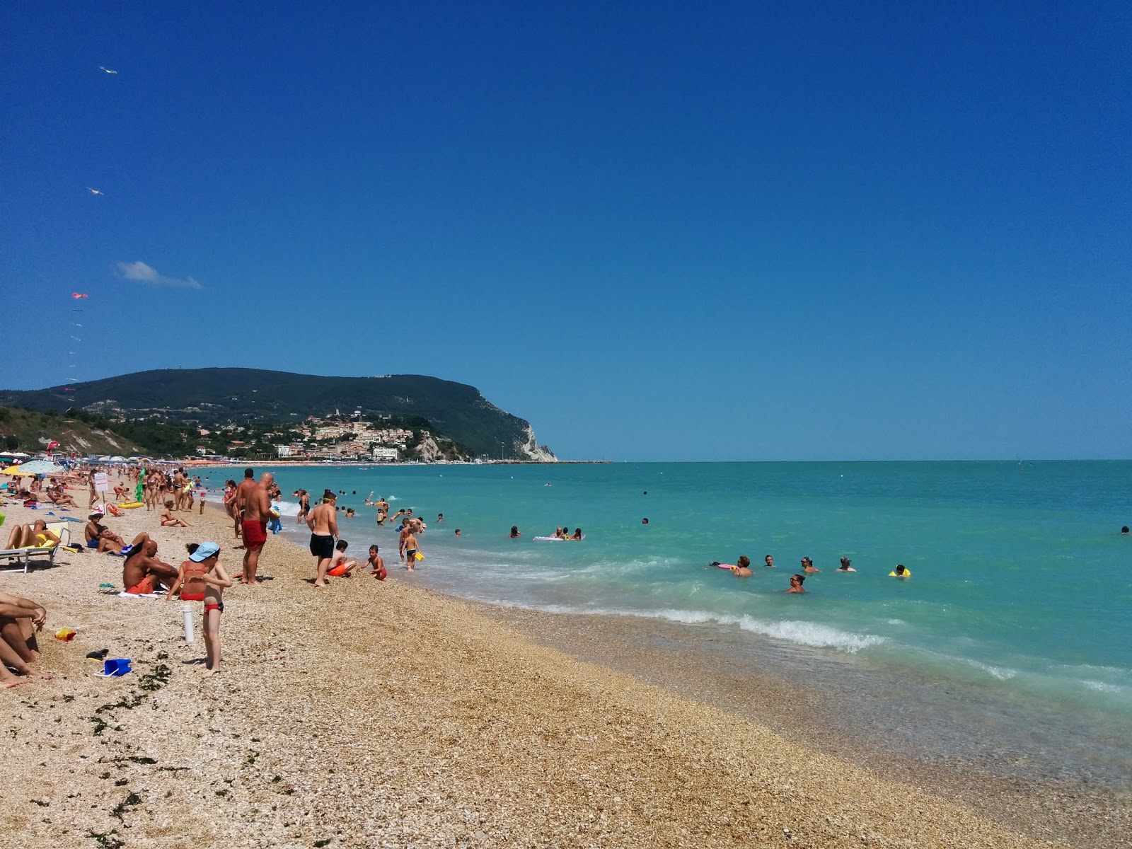 Photo de Marcelli Beach protégé par des falaises