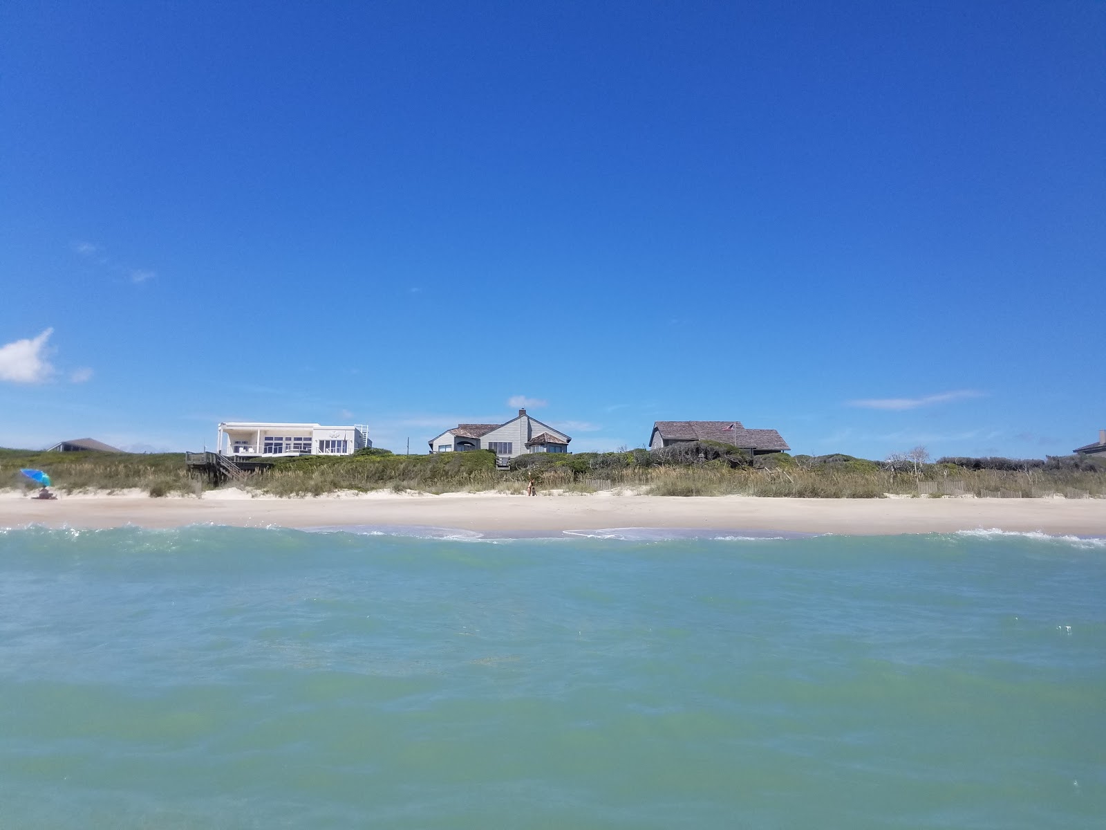 Foto von Pine Knoll Shores beach - beliebter Ort unter Entspannungskennern