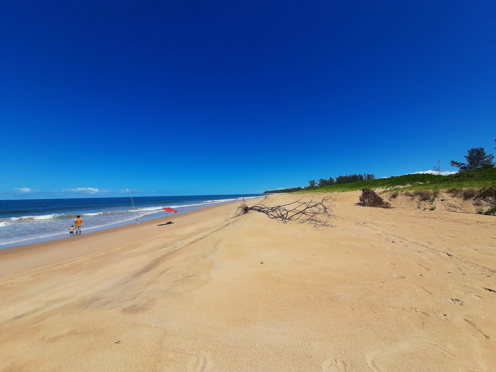 Φωτογραφία του Παραλία Siri με καθαρό νερό επιφάνεια