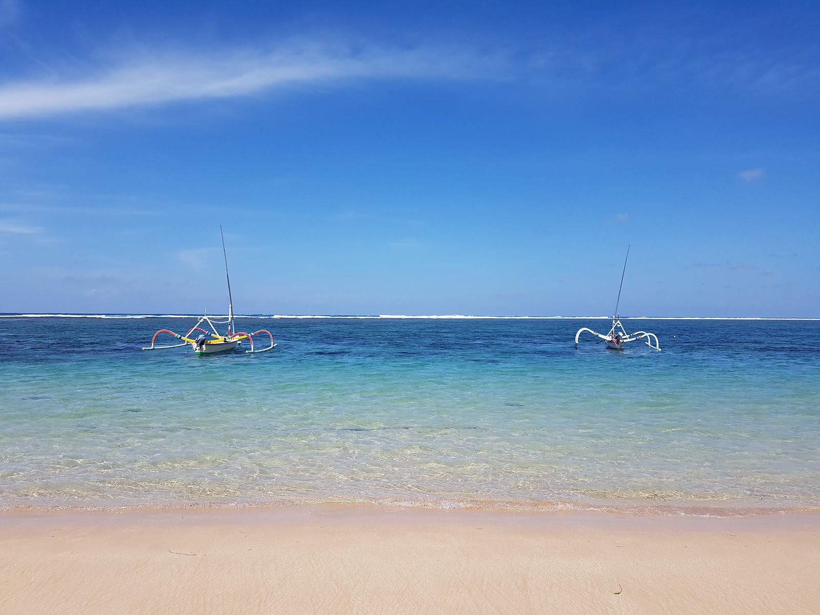 Foto von Sawangan Beach und die siedlung