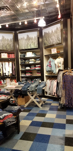 Clothing Store «Lucky Brand», reviews and photos, 2845 Center Valley Pkwy, Center Valley, PA 18034, USA