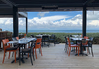 Photos du propriétaire du Restaurant La Cabane Oceane : Nº9 Le Bar à Huîtres et La Boutique à La Flotte - n°5