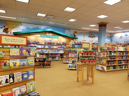 Book Store «Barnes & Noble», reviews and photos, 720 Hawthorne Center, Vernon Hills, IL 60061, USA