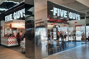 Five Guys S.S. Reyes The Style Outlet image