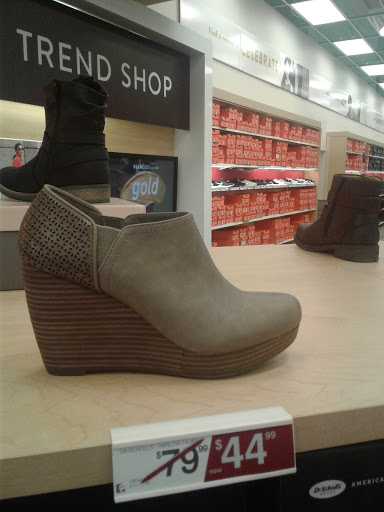 Shoe Store «Famous Footwear», reviews and photos, 1665 Olentangy River Rd, Columbus, OH 43212, USA