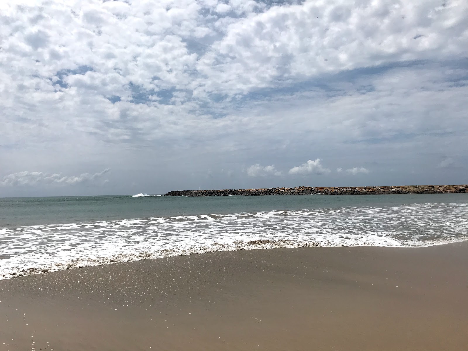 Foto von Kirinda Beach II mit beiger sand Oberfläche