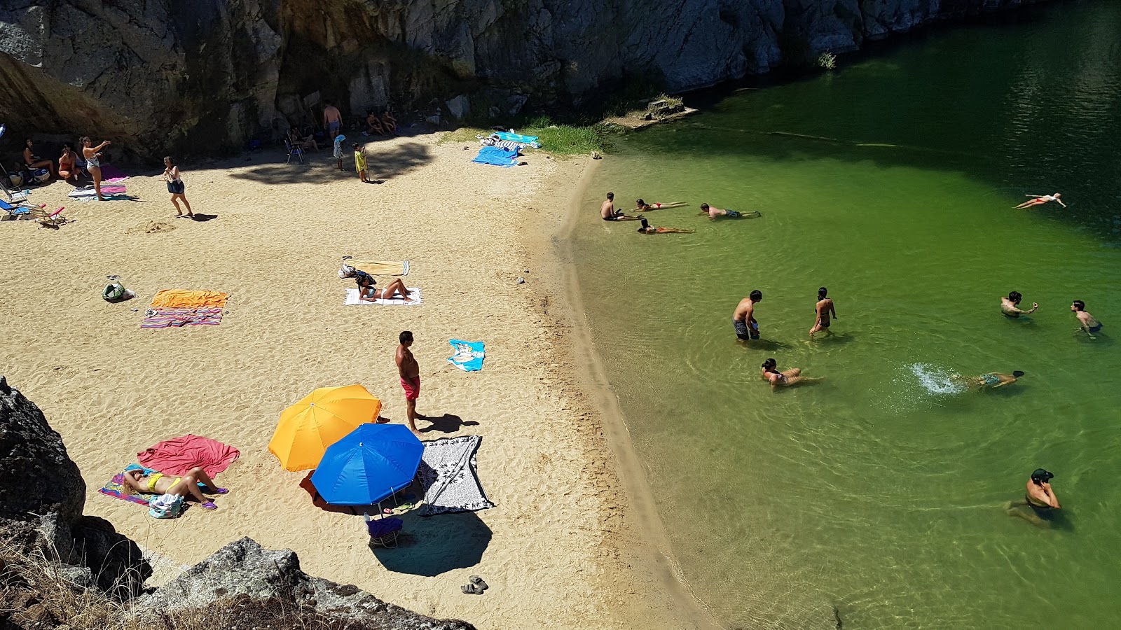 Foto von Piscina Natural La Cantera mit türkisfarbenes wasser Oberfläche