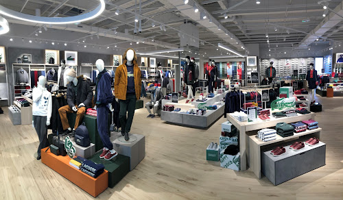 Magasin de vêtements Lacoste Villefontaine