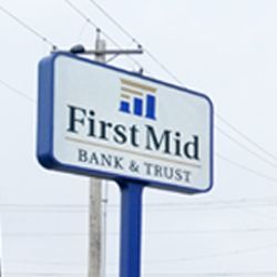 First Mid Bank & Trust Taylorville in Taylorville, Illinois