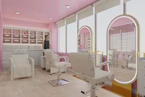 InstaBeauty Salon image