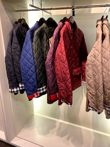 Clothing Store «Burberry Outlet», reviews and photos, 8200 Vineyard Dr, Orlando, FL 32821, USA