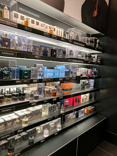 Cosmetics Store «SEPHORA», reviews and photos, 4766 Admiralty Way C1-3, Marina Del Ray, CA 90202, USA