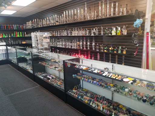 Vaporizer Store «Tha Head Shop Smoke Shop», reviews and photos, 737 E 9 Mile Rd, Ferndale, MI 48220, USA