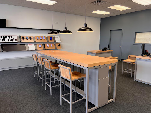 Cell Phone Store «Verizon Authorized Retailer - Wireless Zone», reviews and photos, 1051 Wolcott St, Waterbury, CT 06705, USA