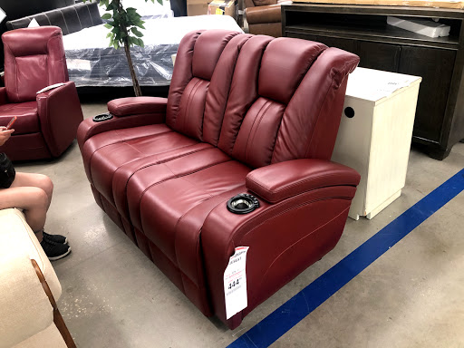 Outlet Store «Rooms To Go Outlet Furniture Store - Seffner», reviews and photos, 11540 E Highway 92, Seffner, FL 33584, USA