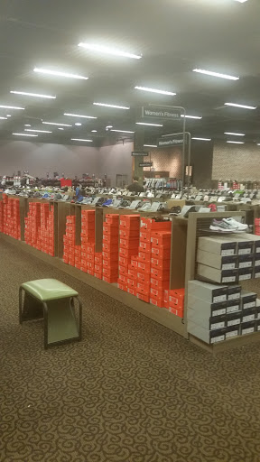 Shoe Store «DSW Designer Shoe Warehouse», reviews and photos, 17100 Southcenter Pkwy, Tukwila, WA 98188, USA