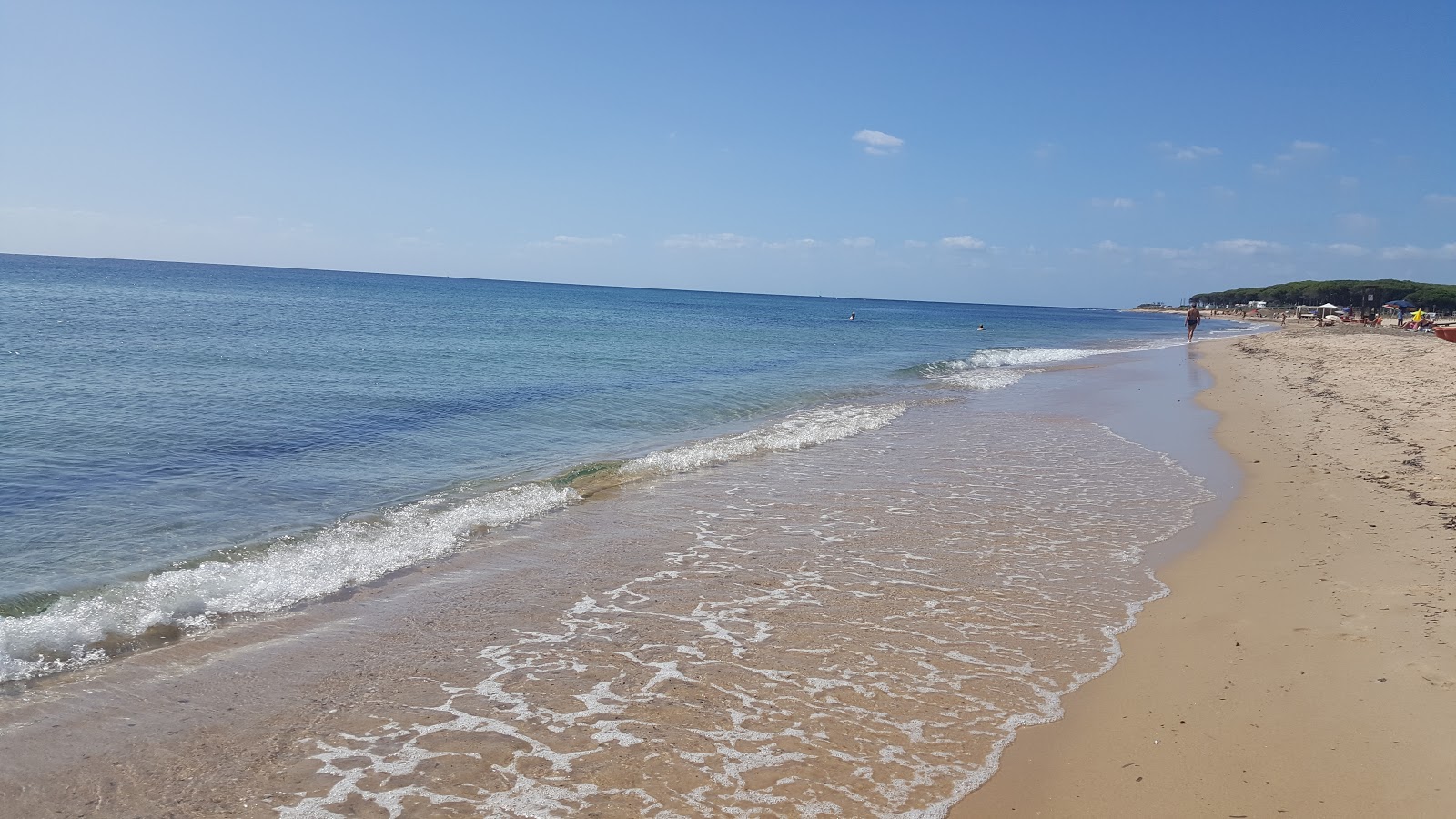 Fotografija Spiaggia Foxi e Sali z svetel pesek površino