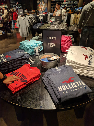 Clothing Store «Hollister Co. Outlet», reviews and photos, 554 Great Mall Dr, Milpitas, CA 95035, USA