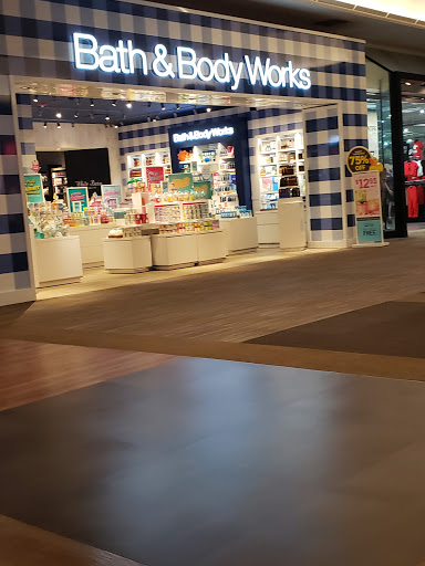 Shopping Mall «Ford City Mall», reviews and photos, 7601 S Cicero Ave, Chicago, IL 60652, USA