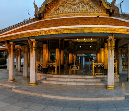 Statue of King Rama III photo