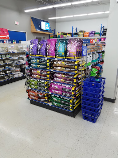 Pet Supply Store «Chow Hound Pet Supplies», reviews and photos, 660 Chicago Dr, Holland, MI 49423, USA