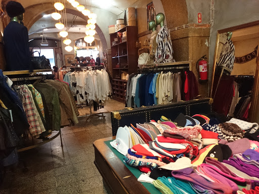 Lojas de roupa em segunda mão Lisbon