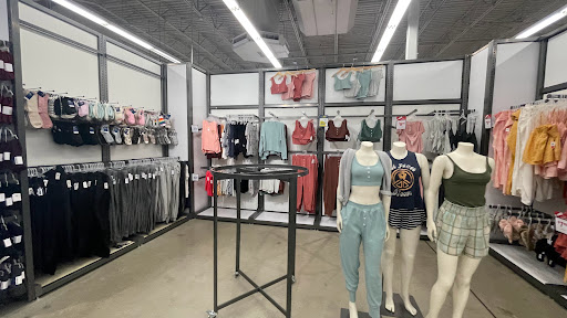 Clothing Store «Old Navy», reviews and photos, 4300 Towne Center Dr, Louisville, KY 40241, USA