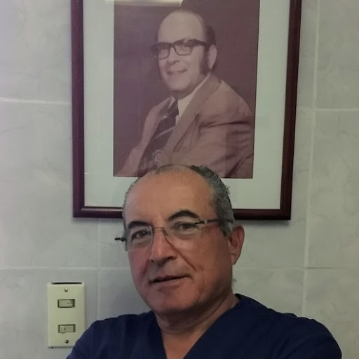 Dr. Alejandro González Varela, Cirujano maxilofacial