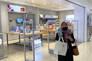 Mi Store Cipinang Indah Mall image