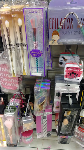 Shopping Mall «New Horizons Shopping Mall», reviews and photos, 961 E 174th St, Bronx, NY 10460, USA