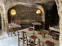 Atmosphère du Restaurant Les Caves de la Genevraie à Louresse-Rochemenier - n°12