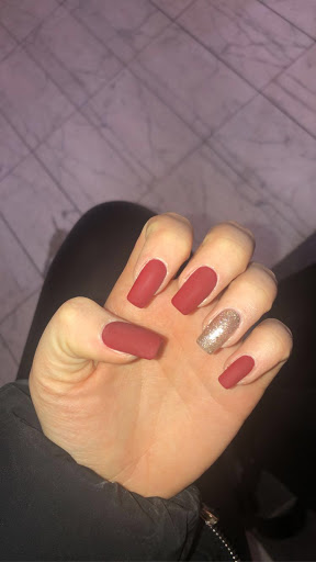 Em Nails