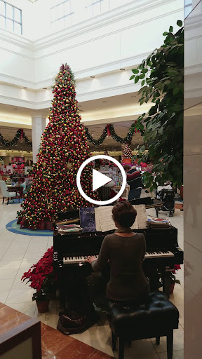 Department Store «Von Maur», reviews and photos, 115 Iowa River Landing Pl, Coralville, IA 52241, USA