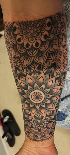 Tattoo Shop «Vanity Tattoo», reviews and photos, 28 S Western Ave, Carpentersville, IL 60110, USA