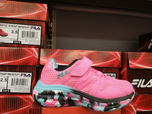 Shoe Store «Shoe Carnival», reviews and photos, 354 S Randall Rd, South Elgin, IL 60177, USA