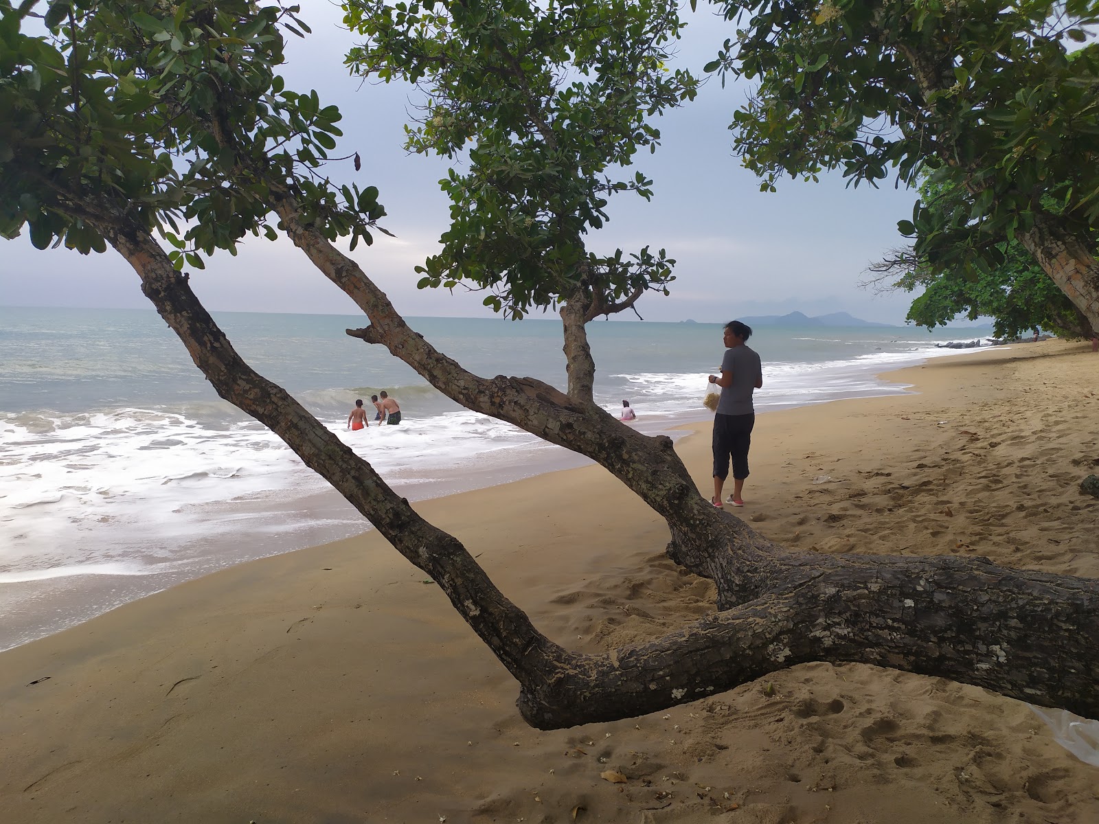 Foto van Hat Ao Khoei Beach met recht en lang