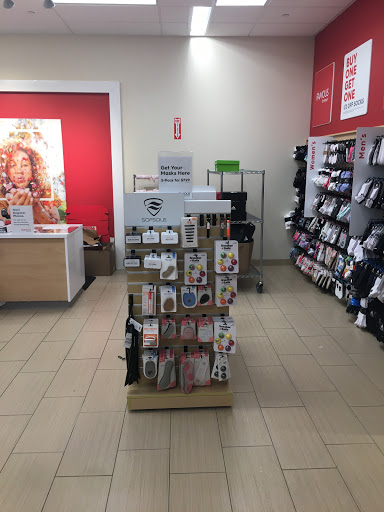 Shoe Store «Famous Footwear», reviews and photos, 2018 S Commons, Federal Way, WA 98003, USA