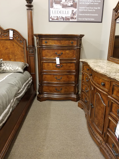 Furniture Store «Furniture Deals», reviews and photos, 14121 US-40, Kansas City, MO 64136, USA