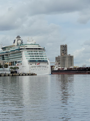 Shopping Mall «Channelside Bay Plaza», reviews and photos, 615 Channelside Dr #117, Tampa, FL 33602, USA