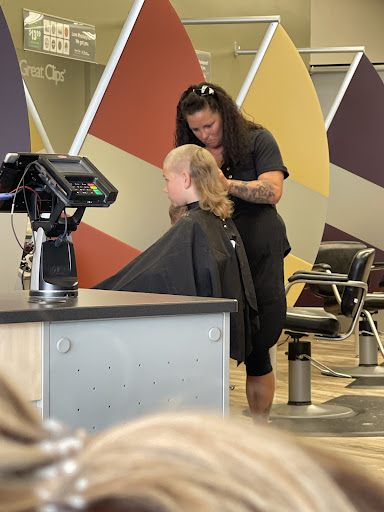 Hair Salon «Great Clips», reviews and photos, 346 Kroger Way, Versailles, KY 40383, USA