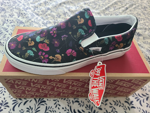 Shoe Store «Vans», reviews and photos, 537 E Shaw Ave, Fresno, CA 93710, USA