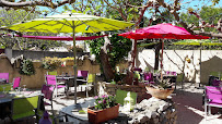 Atmosphère du Restaurant français La Terrasse Des Cigales à Mérindol - n°7